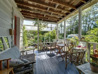 Family Room Photo of 947 North Road, Gibsons, BC