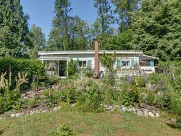 Outdoor Deck Photo of 947 North Road, Gibsons, BC