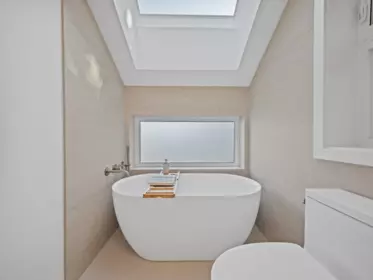Hot Tub / Spa Photo of 2005 E 13th Avenue, Vancouver, BC