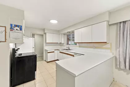 Breakfast Nook Photo of 14373 115 Avenue, Surrey, BC