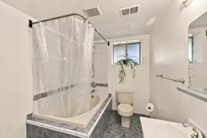 Hallway Photo of 14373 115 Avenue, Surrey, BC