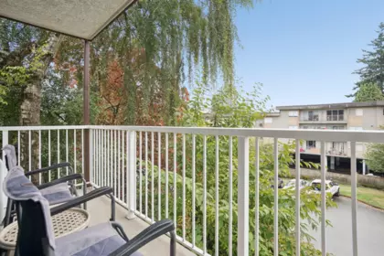 Hallway Photo of 204 331 Knox Street, New Westminster, BC