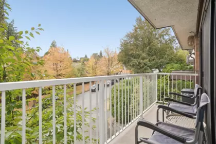 Staircase Photo of 204 331 Knox Street, New Westminster, BC