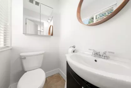 Guest Bathroom Photo of 1147 Deep Cove Road, North Vancouver, BC