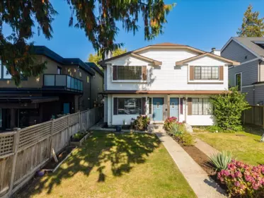 240 E 18th Street, North Vancouver, BC, North vancouver — Half Duplex for sale