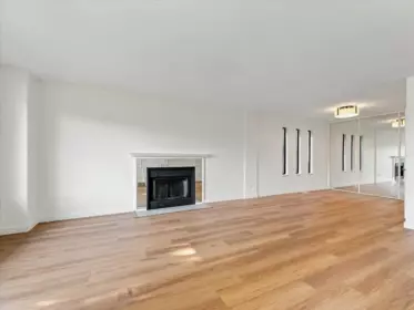 240 E 18th Street, North Vancouver, BC, North vancouver — Half Duplex for sale