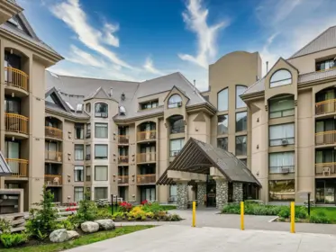 220 4809 Spearhead Drive, Whistler, BC, Whistler — Apartment/Condo for sale