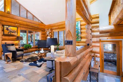 3230 Juniper Place, Whistler, BC, Whistler — Single Family Residence for sale