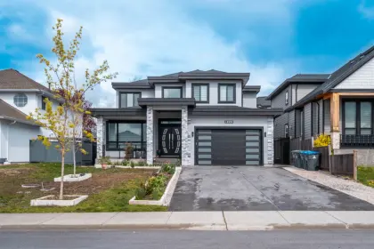 18555 56a Avenue, Surrey, BC, Surrey — Single Family Residence for sale