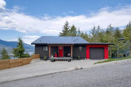5890 Skookumchuk Road, Sechelt, BC, Sechelt — Single Family Residence for sale