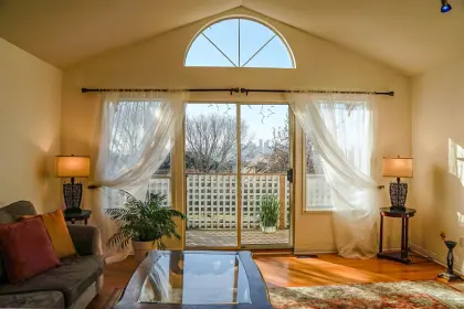 254 W 5th Street, North Vancouver, BC, North vancouver — Half Duplex for sale