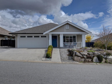 5652 Andres Road, Sechelt, BC, Sechelt — Single Family Residence for sale