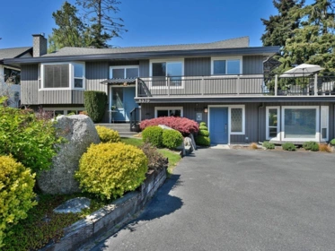 5379 Rawlins Crescent, Delta, BC, Delta — Single Family Residence for sale