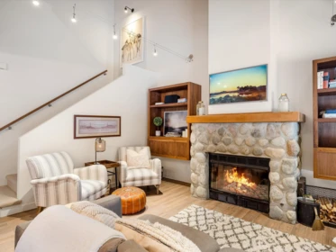 4632 Montebello Place, Whistler, BC, Whistler — Townhouse for sale