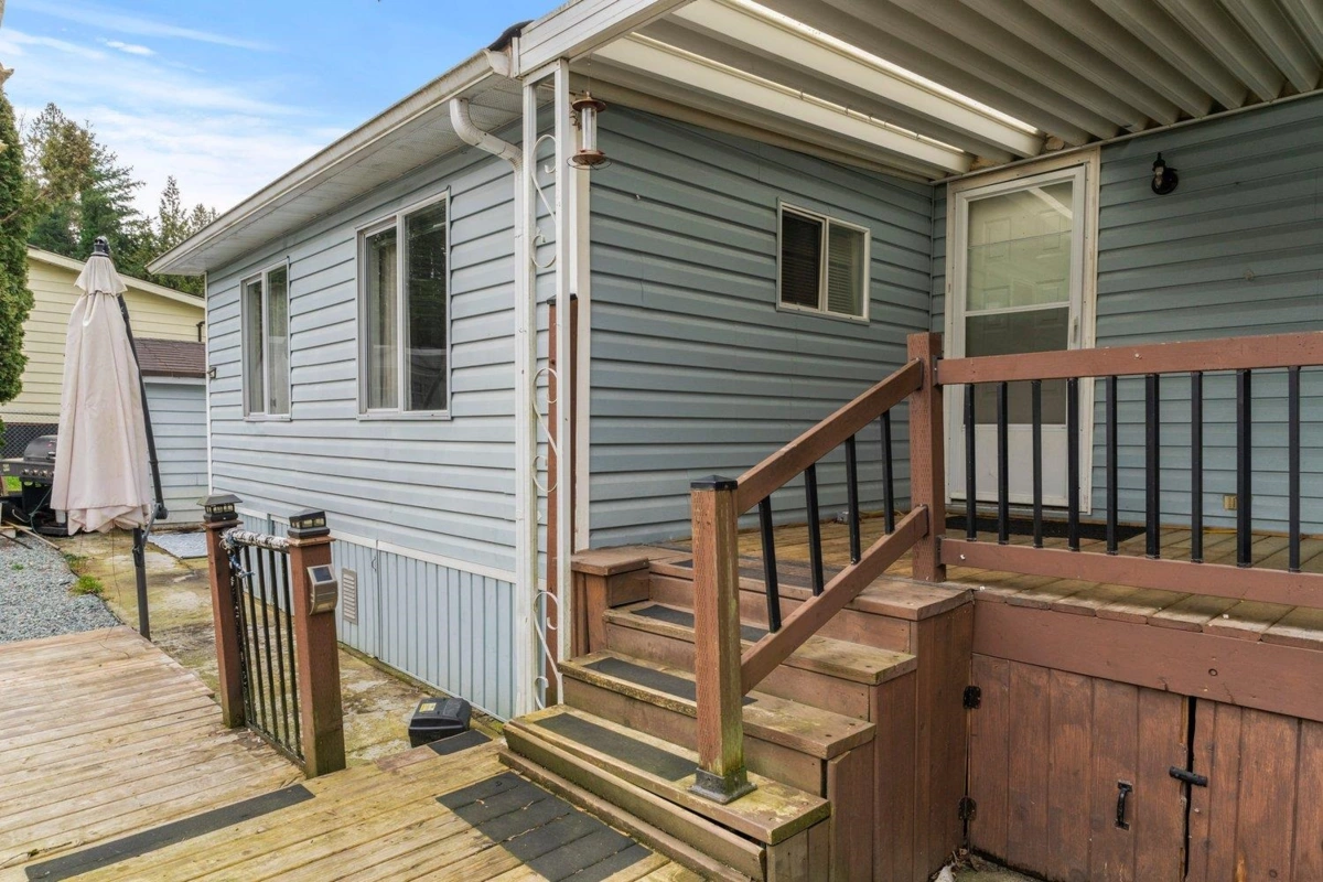Living Room Photo of 91 3300 Horn Street, Abbotsford, BC