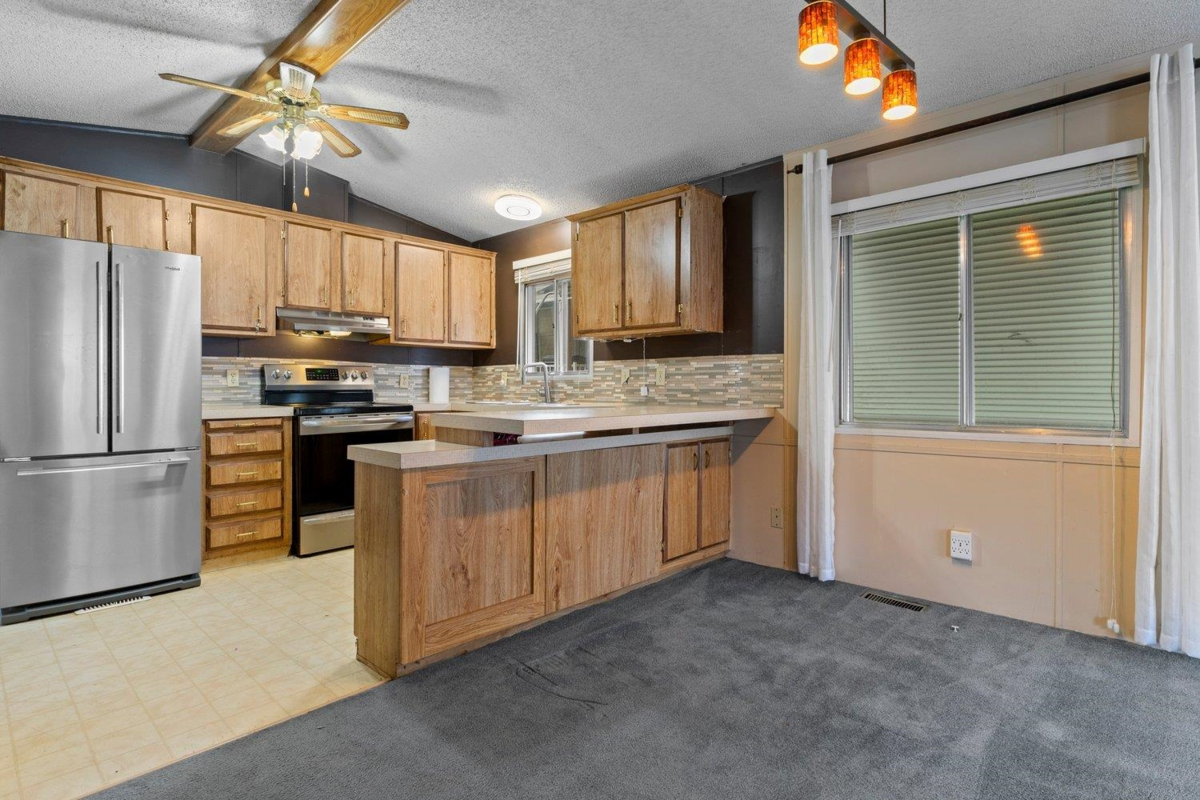 Walk-In Closet Photo of 91 3300 Horn Street, Abbotsford, BC