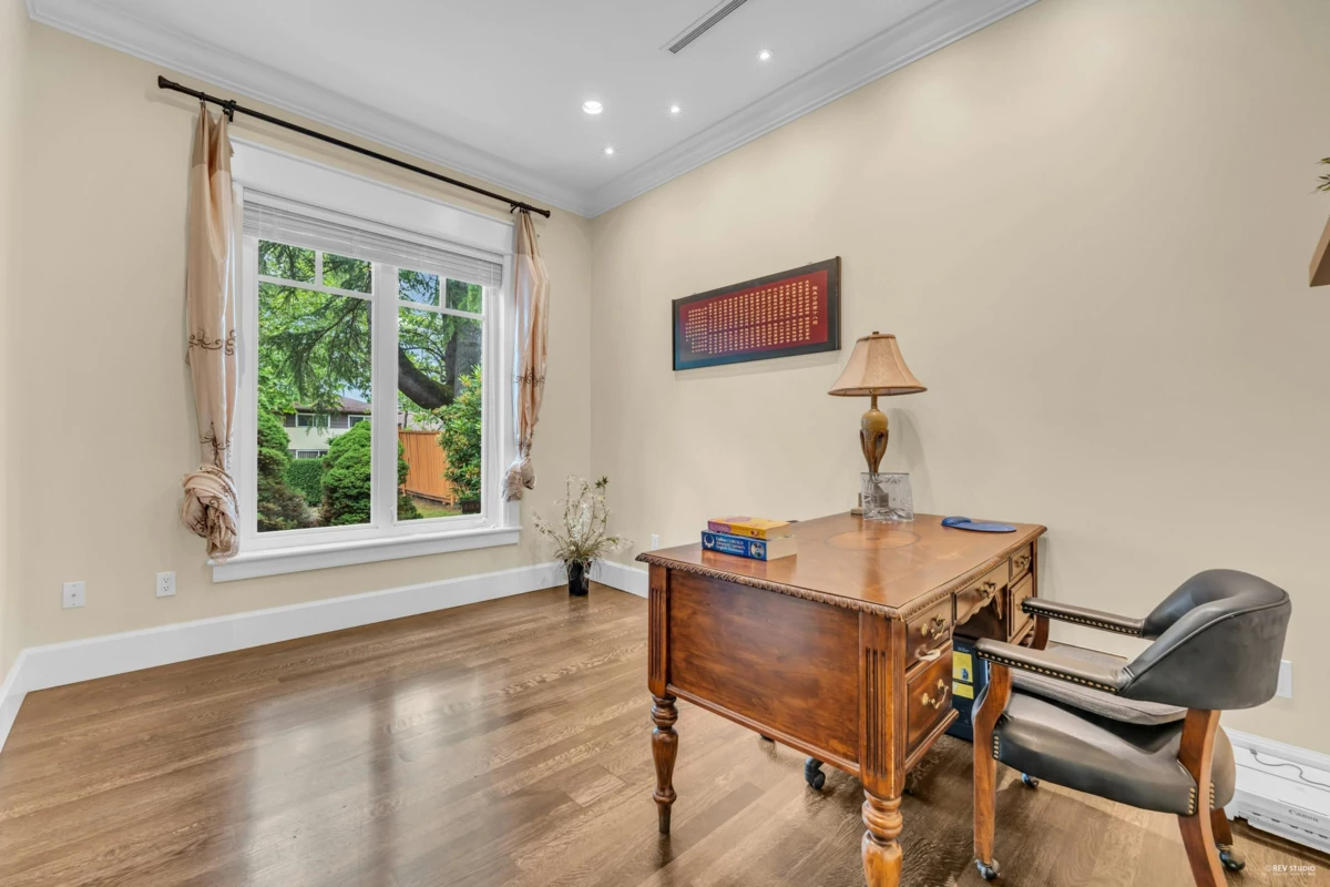 Kitchen Island Photo of 6562 Fremlin Street, Vancouver, BC