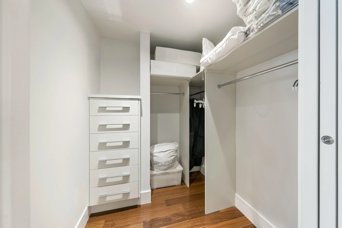 Entry Foyer Photo of 4104 667 Howe Street, Vancouver, BC