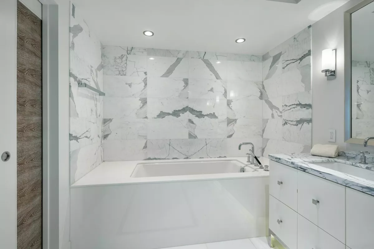 Powder Room Photo of 4104 667 Howe Street, Vancouver, BC