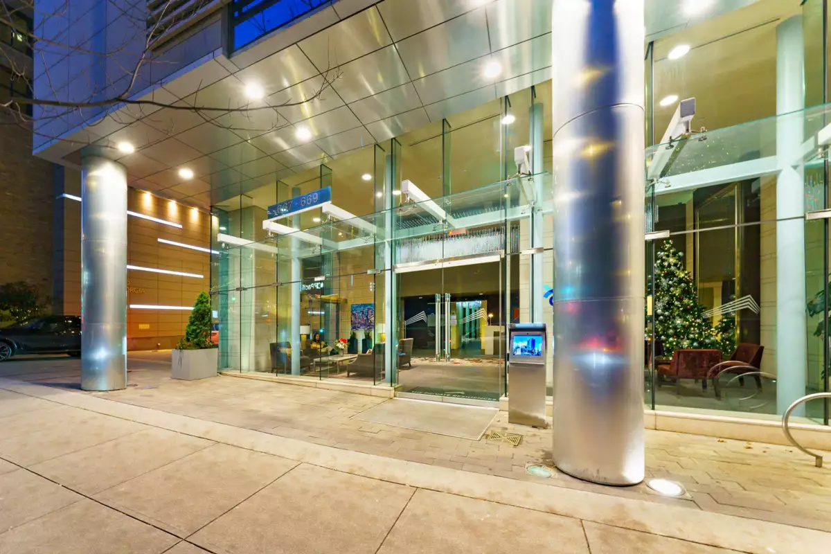 Swimming Pool Photo of 4104 667 Howe Street, Vancouver, BC