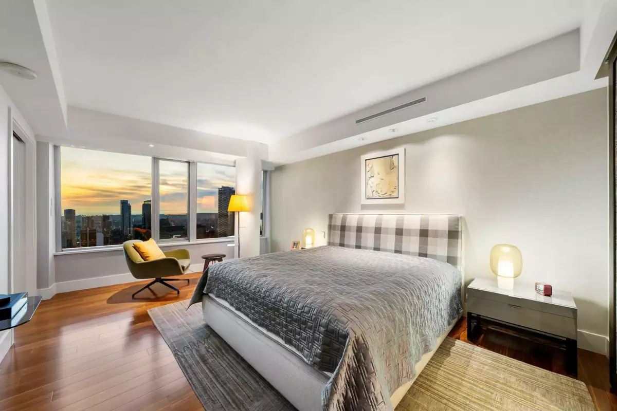 Walk-In Closet Photo of 4104 667 Howe Street, Vancouver, BC