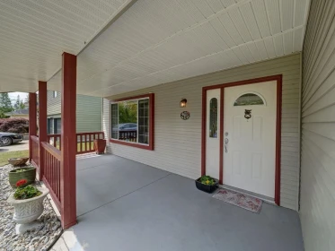 593 Oceanview Drive, Gibsons, BC, Gibsons — Single Family Residence for sale
