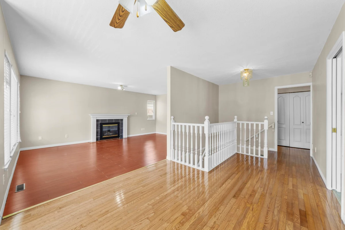 Living Room Photo of 35351 Sandy Hill Road, Abbotsford, BC