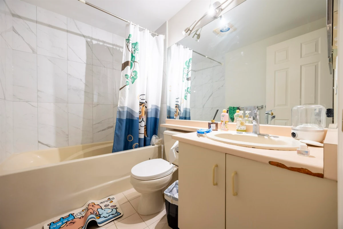 Entry Foyer Photo of 404 6240 Mckay Avenue, Burnaby, BC