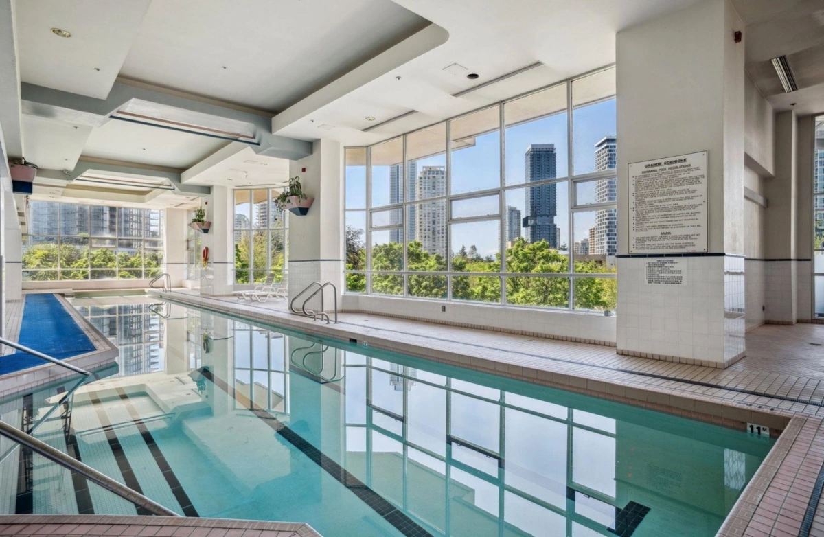 Front Yard Photo of 404 6240 Mckay Avenue, Burnaby, BC