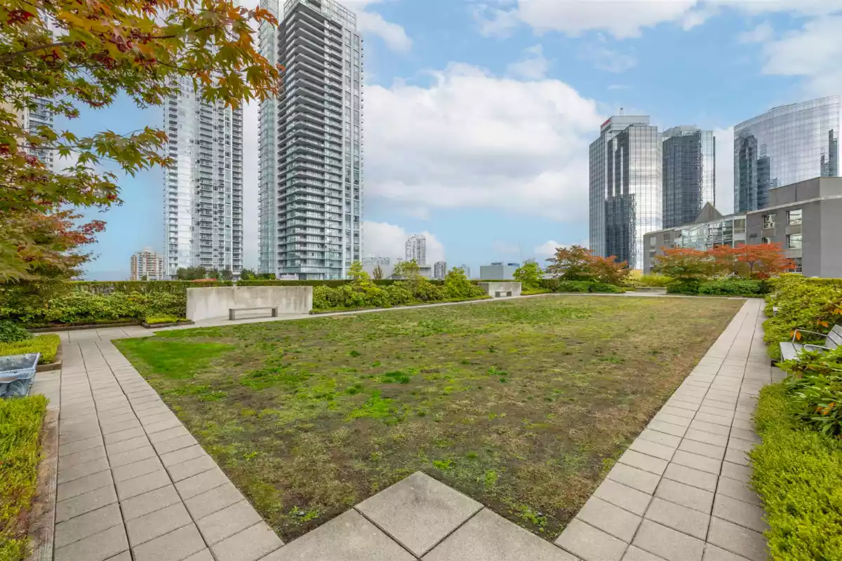 Kitchen Island Photo of 404 6240 Mckay Avenue, Burnaby, BC