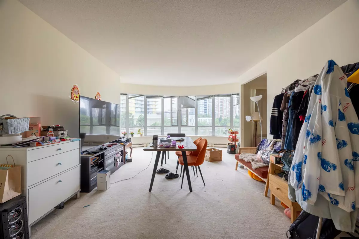 Primary Bathroom Photo of 404 6240 Mckay Avenue, Burnaby, BC