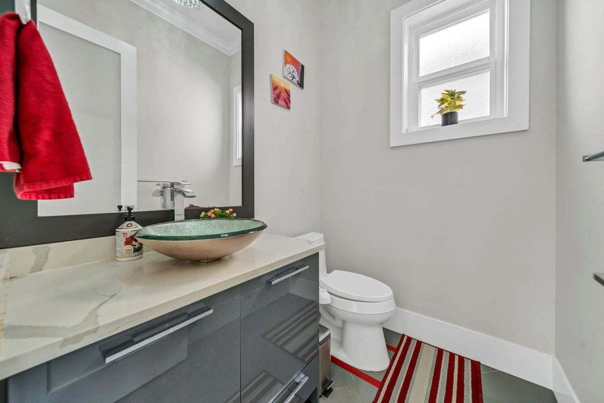 Family Room Photo of 14039 59a Avenue, Surrey, BC