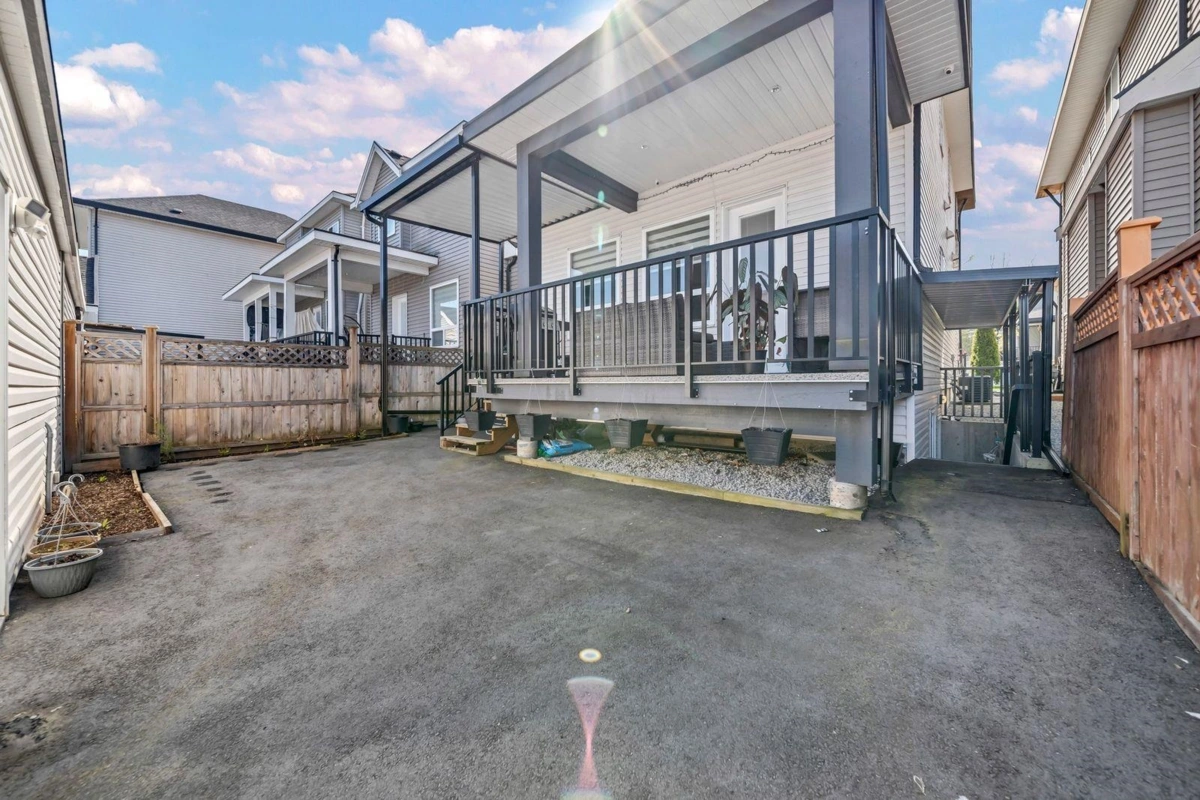 Hallway Photo of 14039 59a Avenue, Surrey, BC