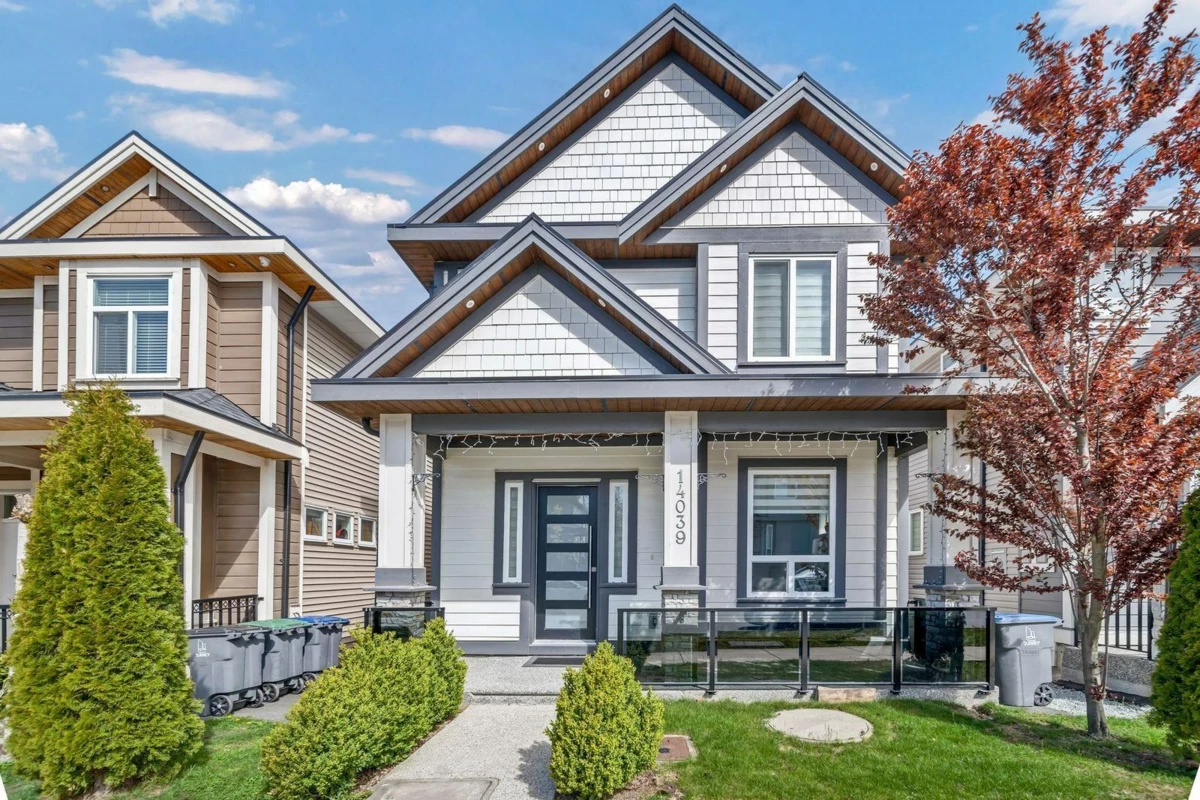 Living Room Photo of 14039 59a Avenue, Surrey, BC