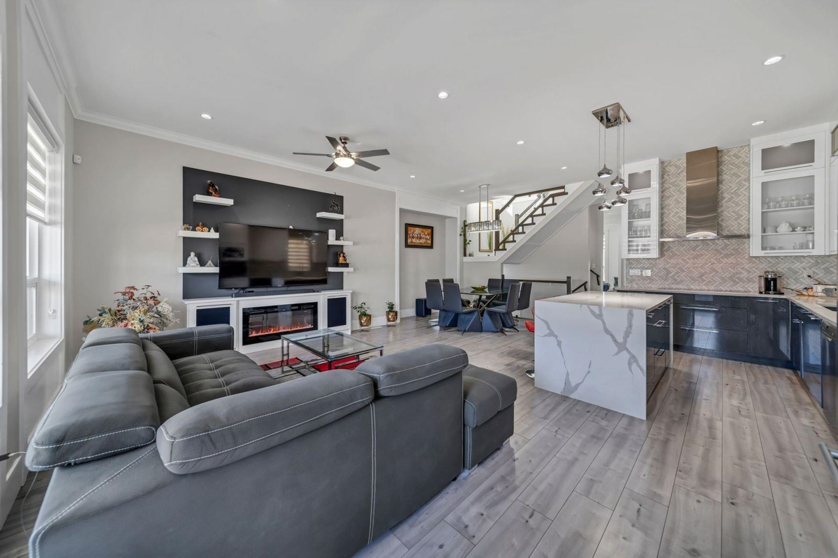 Primary Bathroom Photo of 14039 59a Avenue, Surrey, BC