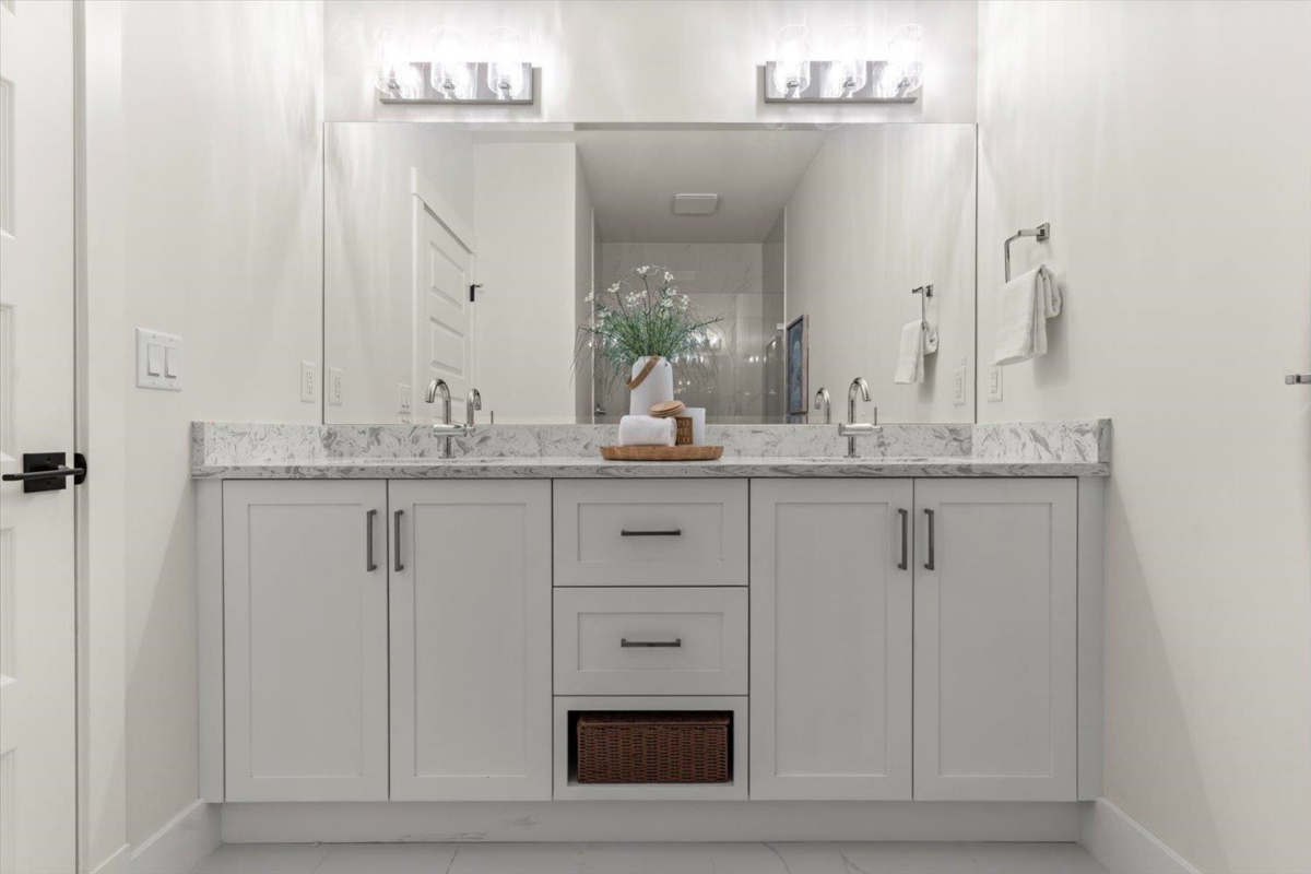 Entry Foyer Photo of 96 1880 Columbia Valley Road, Cultus Lake, BC