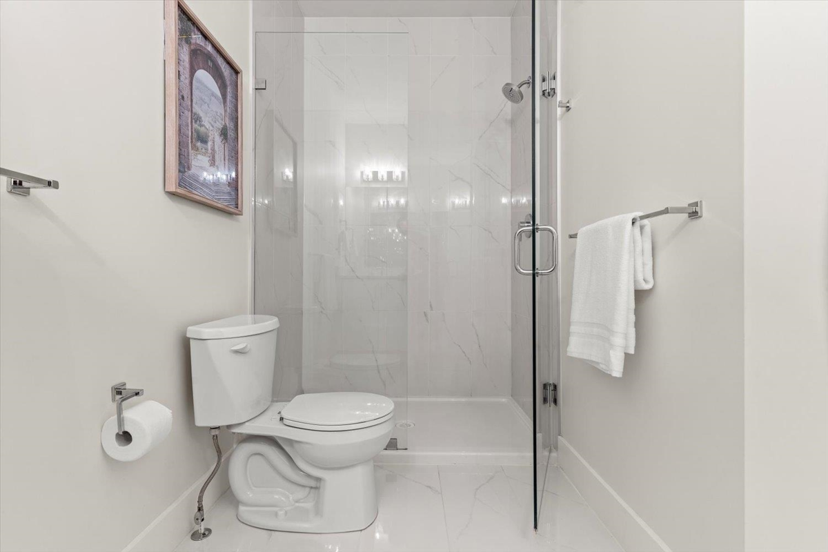 Hallway Photo of 96 1880 Columbia Valley Road, Cultus Lake, BC