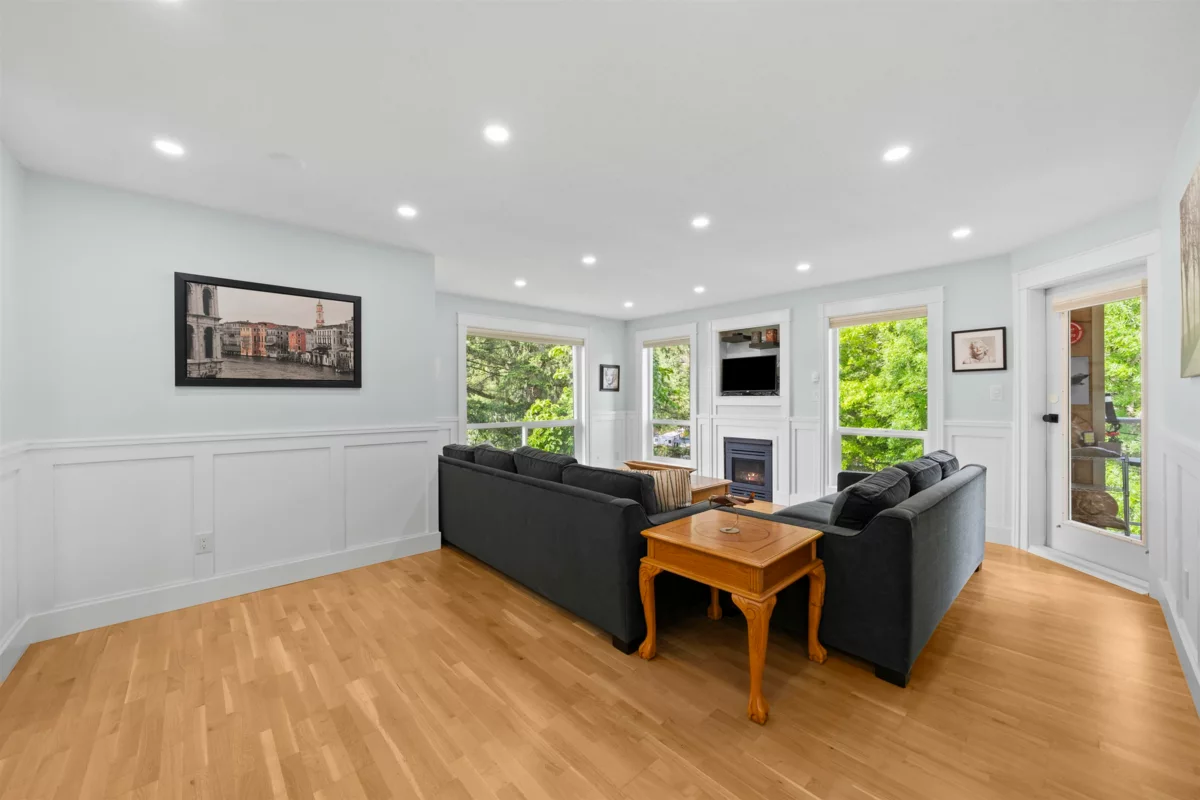 Breakfast Nook Photo of 305 170 Cedar Avenue, Harrison Hot Springs, BC