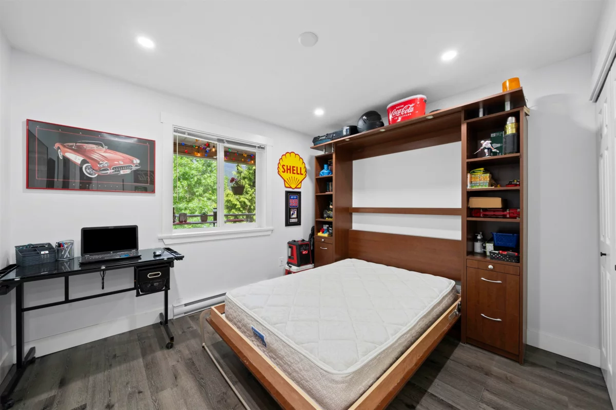 Dining Area Photo of 305 170 Cedar Avenue, Harrison Hot Springs, BC