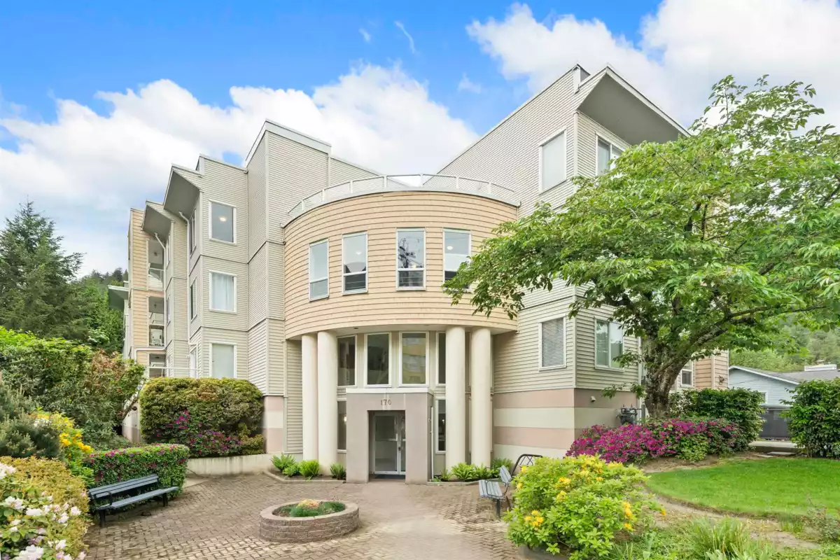Exterior Front Photo of 305 170 Cedar Avenue, Harrison Hot Springs, BC