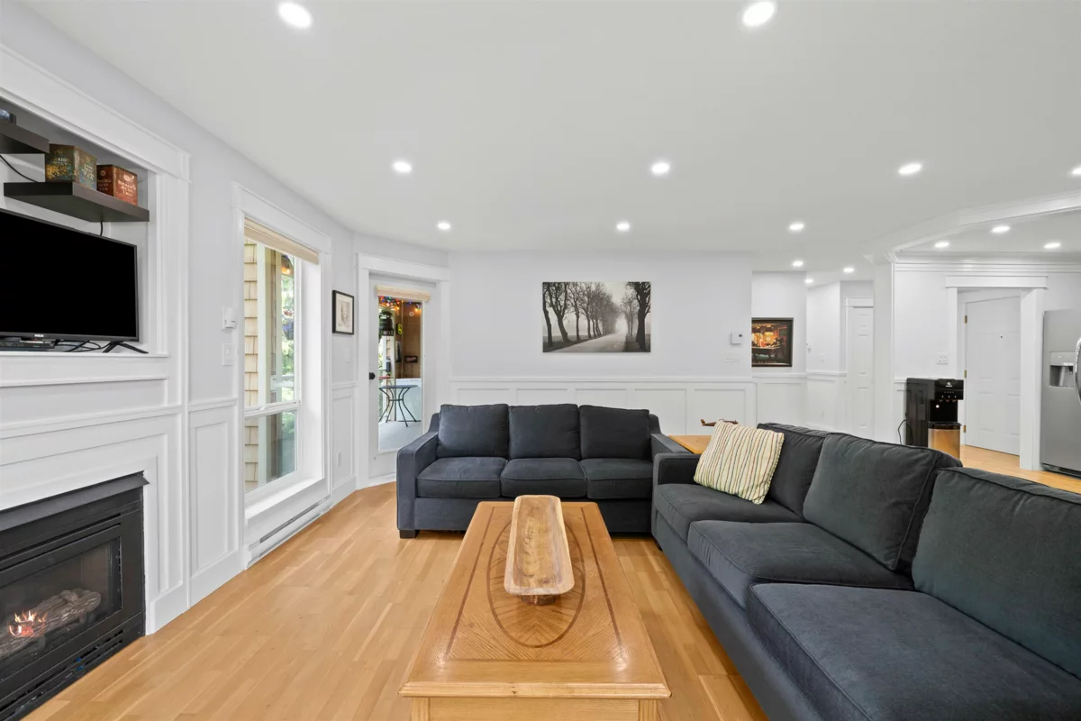 Family Room Photo of 305 170 Cedar Avenue, Harrison Hot Springs, BC