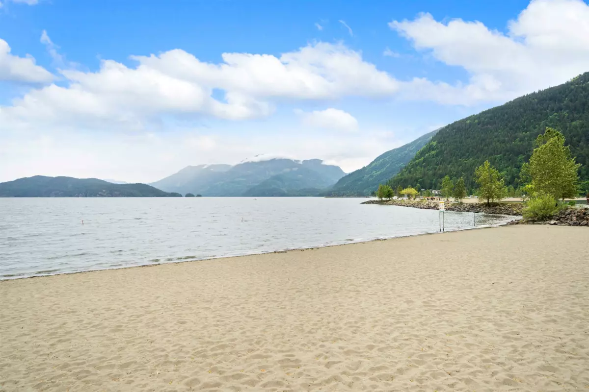 Garden / Landscaping Photo of 305 170 Cedar Avenue, Harrison Hot Springs, BC