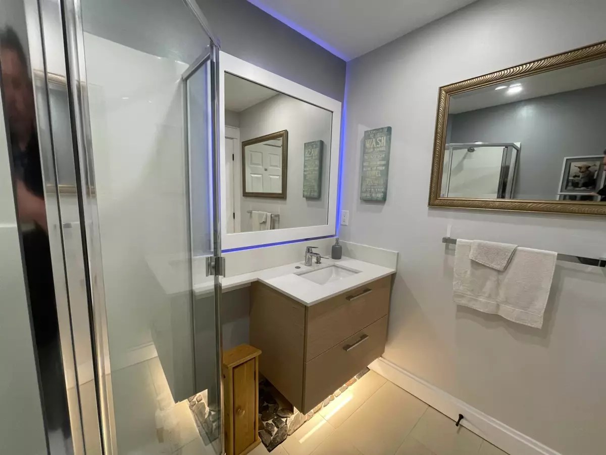 Hot Tub / Spa Photo of 305 170 Cedar Avenue, Harrison Hot Springs, BC