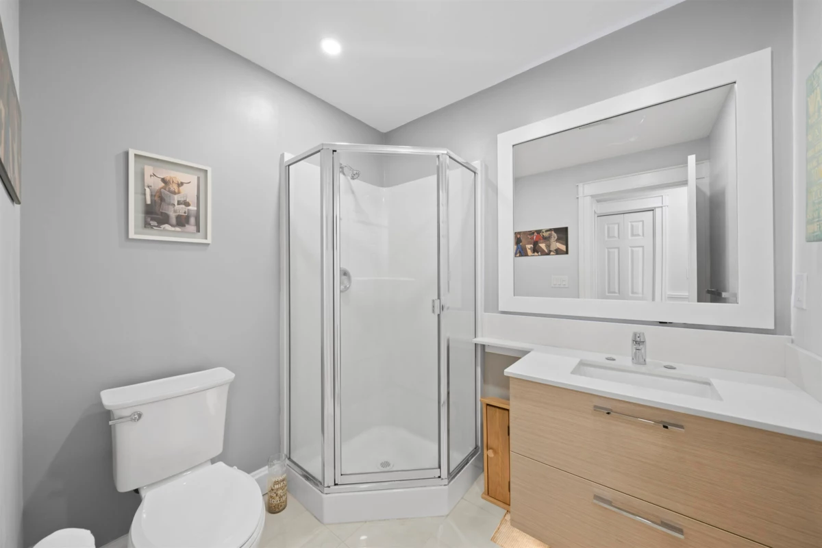 Laundry Room Photo of 305 170 Cedar Avenue, Harrison Hot Springs, BC