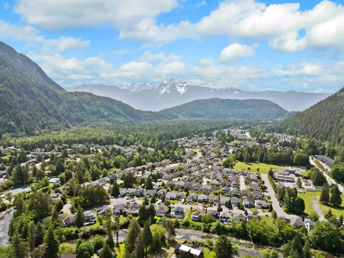 Swimming Pool Photo of 305 170 Cedar Avenue, Harrison Hot Springs, BC