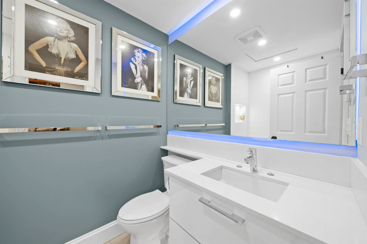 Walk-In Closet Photo of 305 170 Cedar Avenue, Harrison Hot Springs, BC