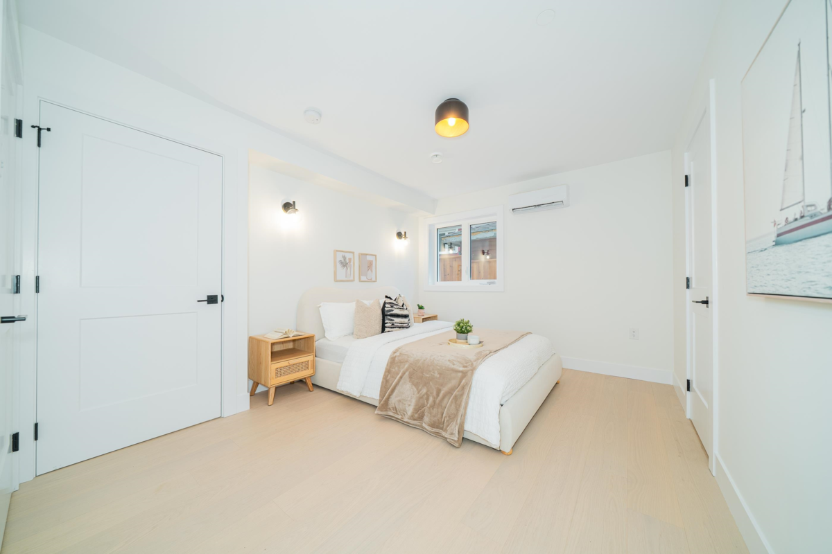 Kitchen Island Photo of 1926 William Street, Vancouver, BC