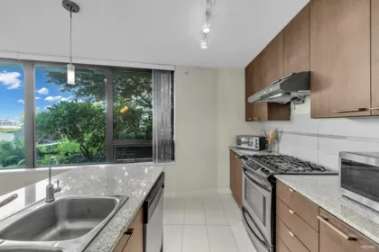 615 5811 No. 3 Road, Richmond, BC, Richmond — Apartment/Condo for sale