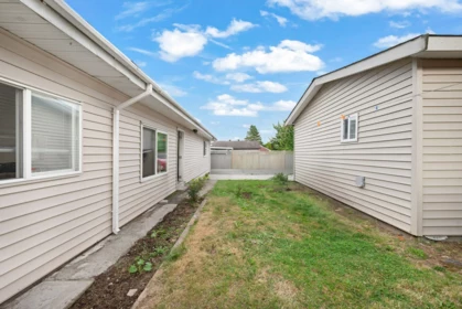 Mudroom Photo of 13090 72 Avenue, Surrey, BC
