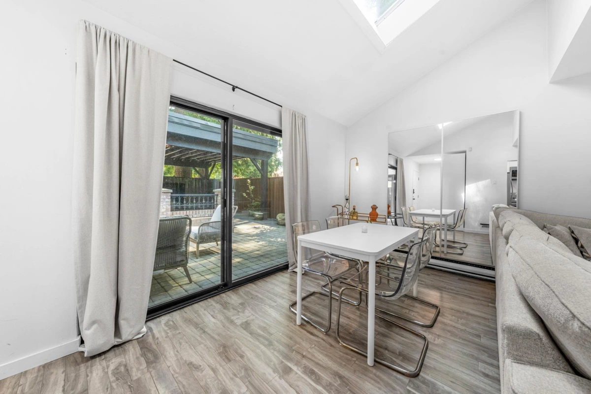 Mudroom Photo of 4869 Capilano Road, North Vancouver, BC